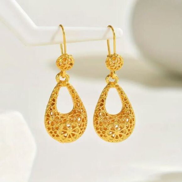 NEW Desdemona Ornate Gold Filigree Victorian Drop Earrings - Picture 2 of 4